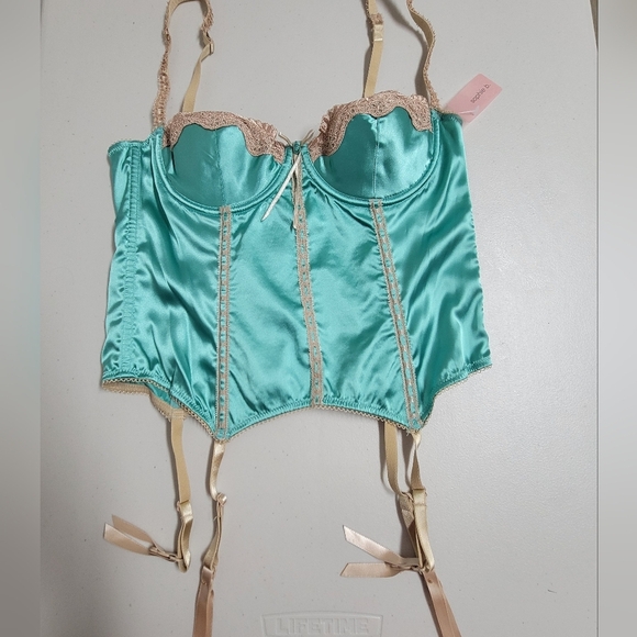 Sophie b NWT satin Lace Bustier Corset And Matching Panty Set. - Picture 4 of 13